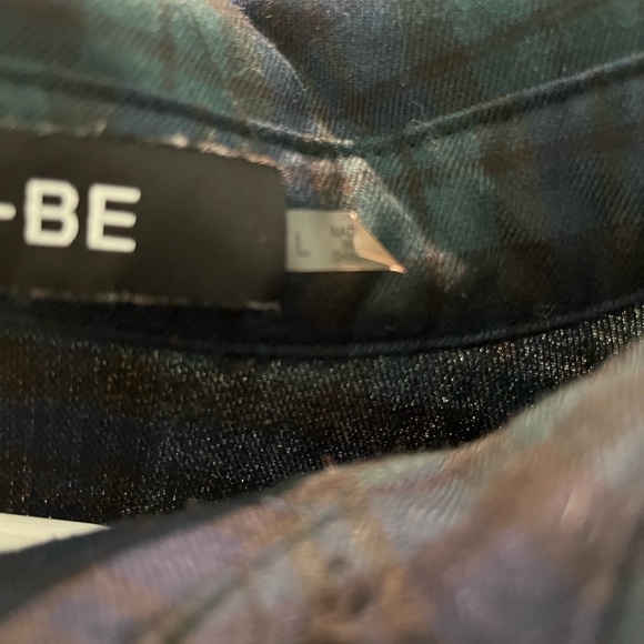 Do + Be from boutique Ruby and Jenna. Blue and green flannel, high/low. Size L - Picture 3 of 3